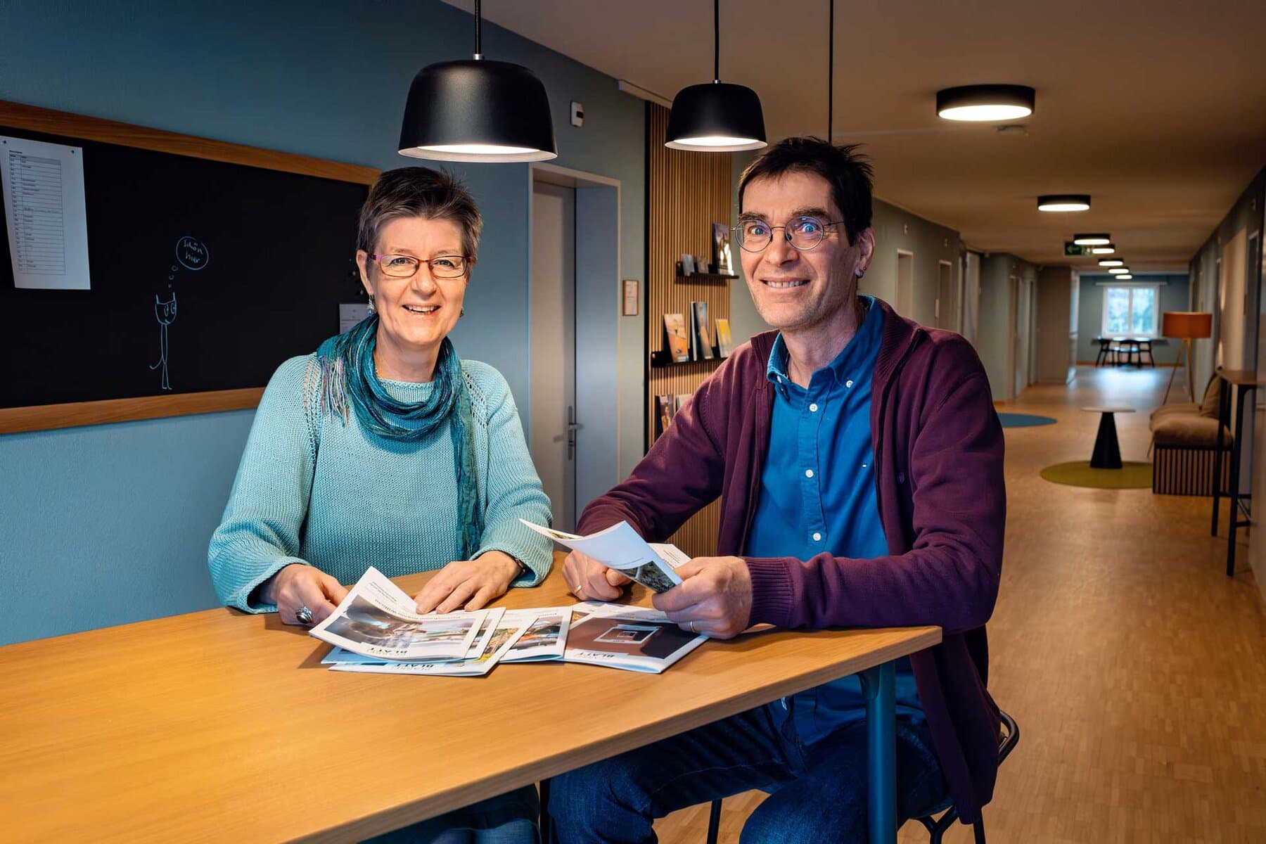Die Seiten der Zentralredaktion entstehen im Team: Sylvia Stam und Dominik Thali